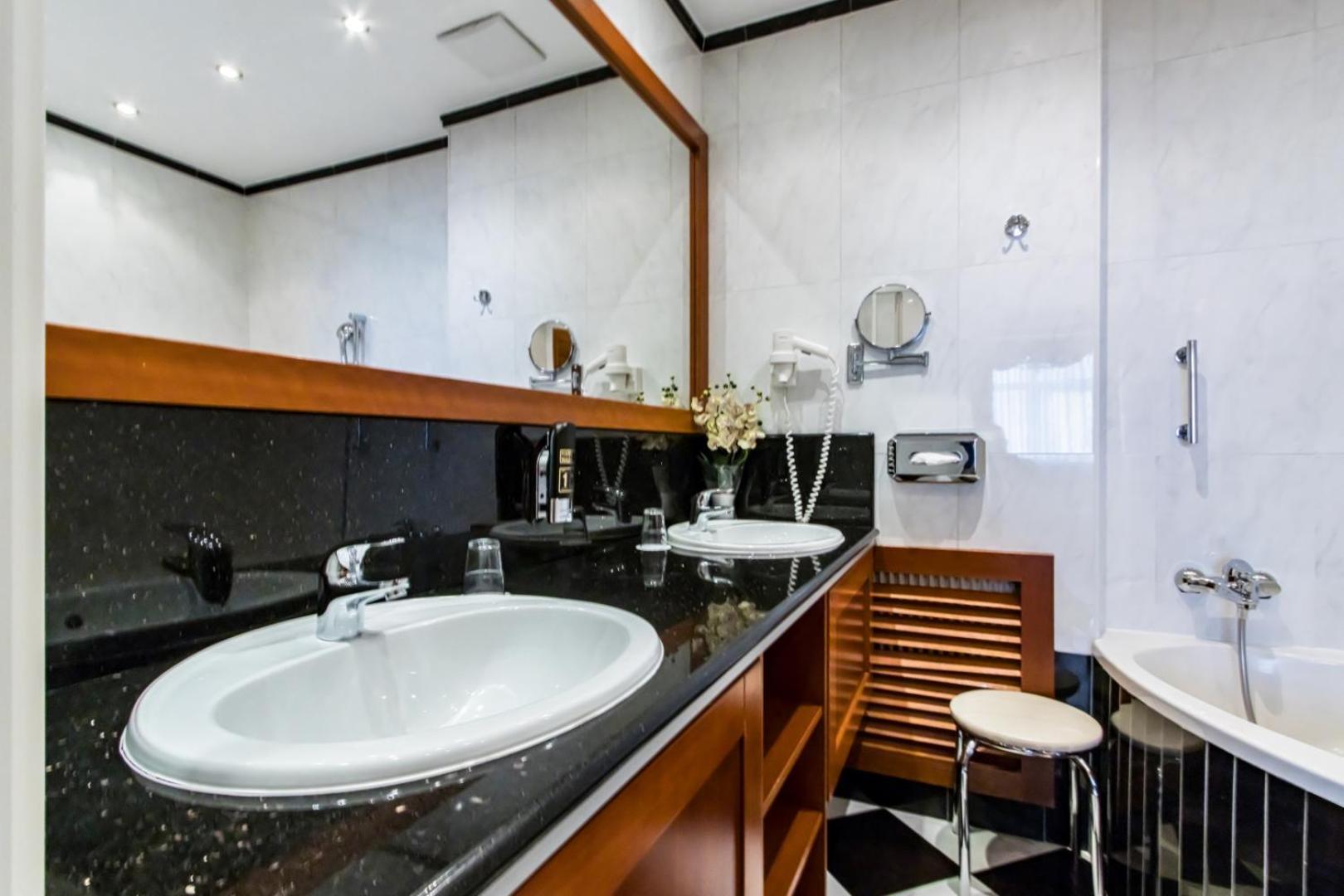 Corvinus - Newly Renovated Viena