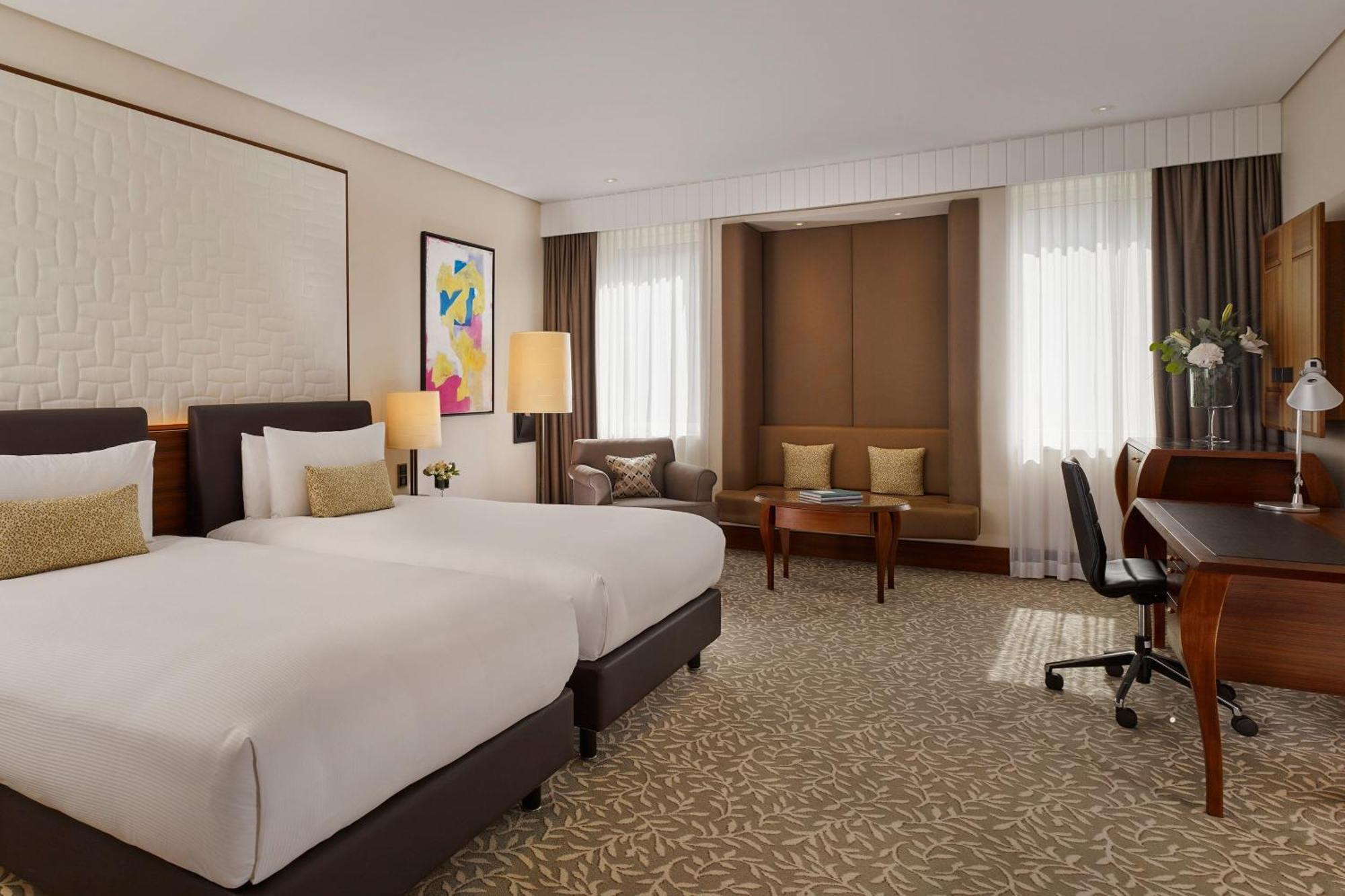 The Ritz-carlton,