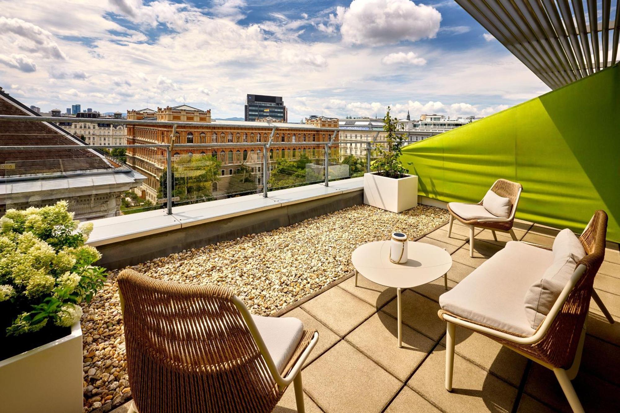 Le Meridien Hotel 5*
