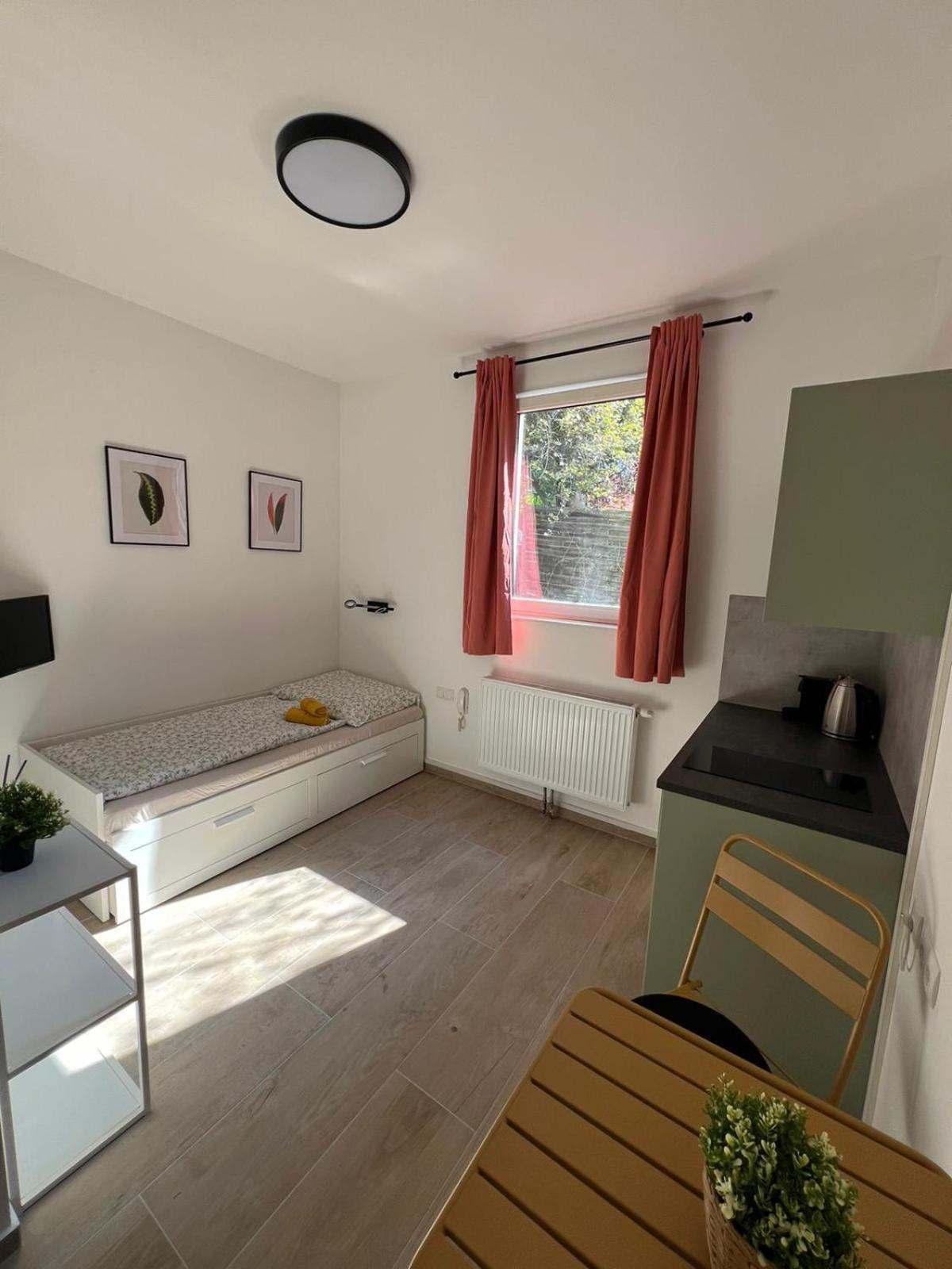 Capsule hotel Einzimmerapartment 3 K-42