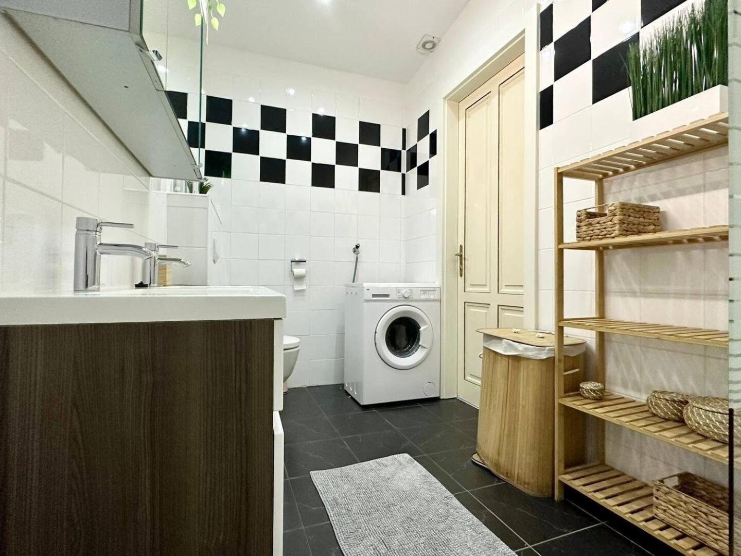 Stylish Apartments, 3 Min To U1 Reumannplatz, 2 Stations To Hauptbahnhof Apartment *