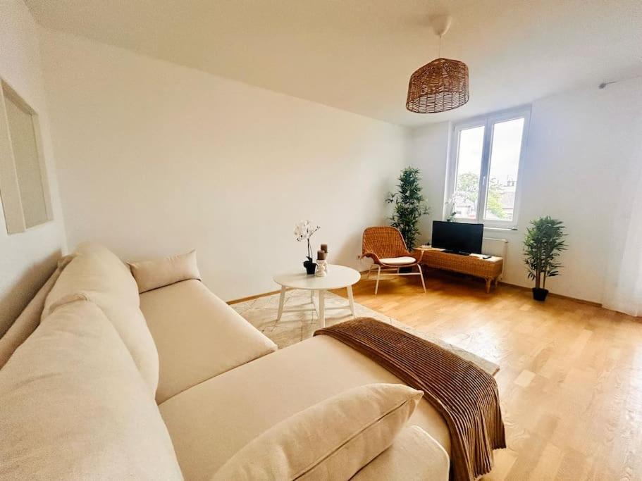 Apartment Beautiful With Balcony *
