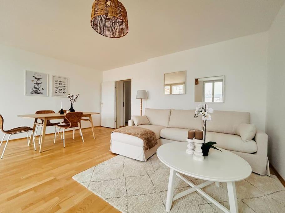 Apartment Beautiful With Balcony *