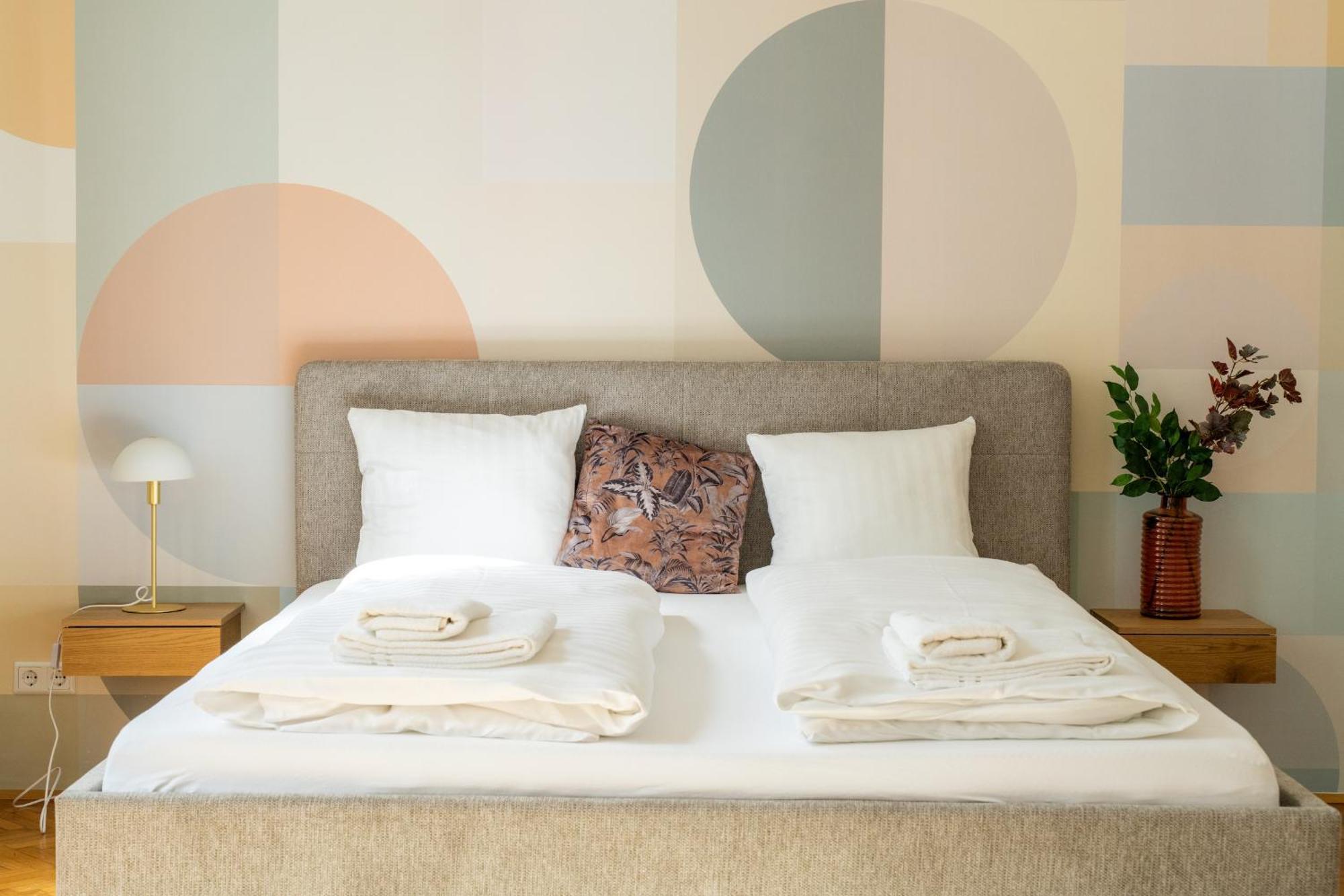 4ty3 - Franz Josef Is Calling Apartment Wien