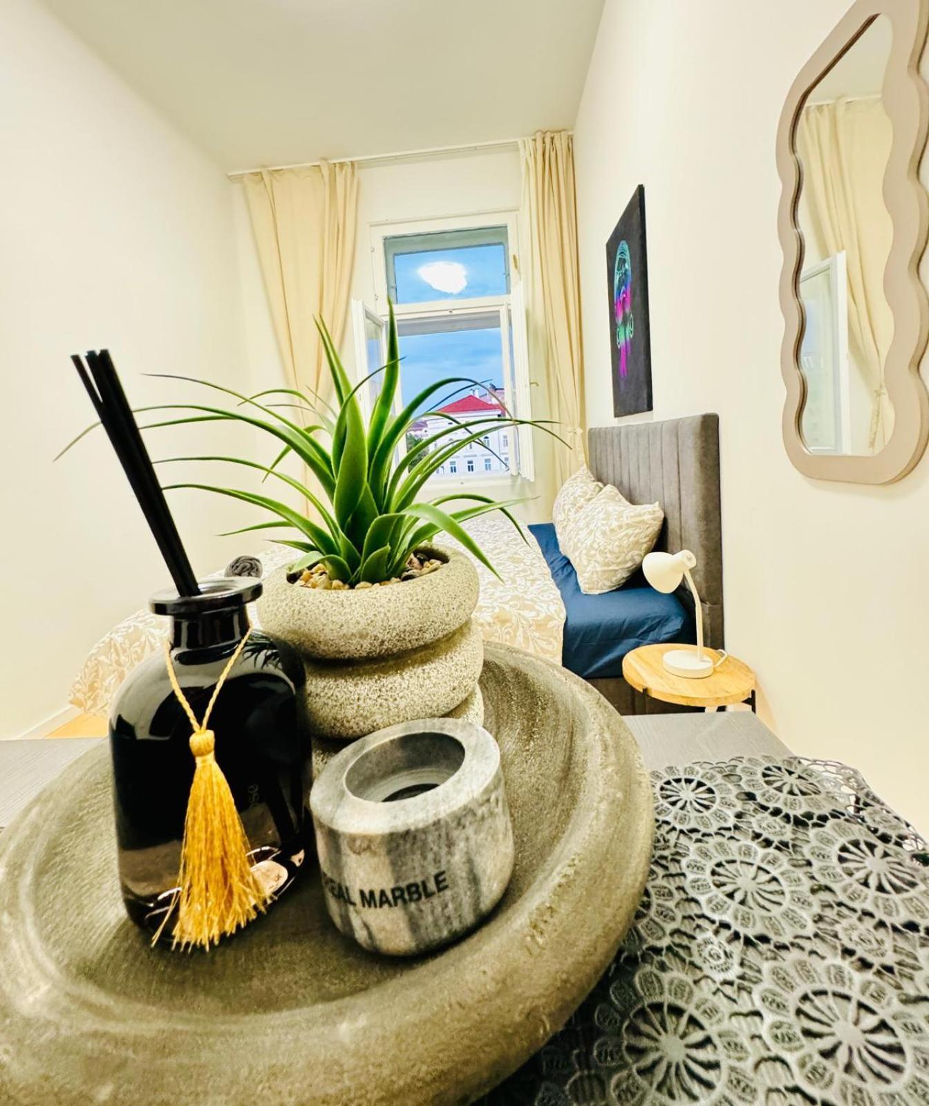4br Shared With View Only 7- Min To Westbahnhof Apartment Vienna