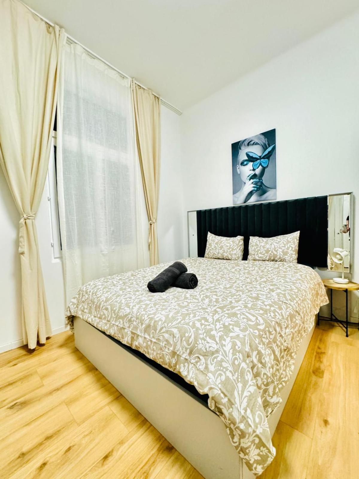 4br Shared With View Only 7- Min To Westbahnhof * Vienna