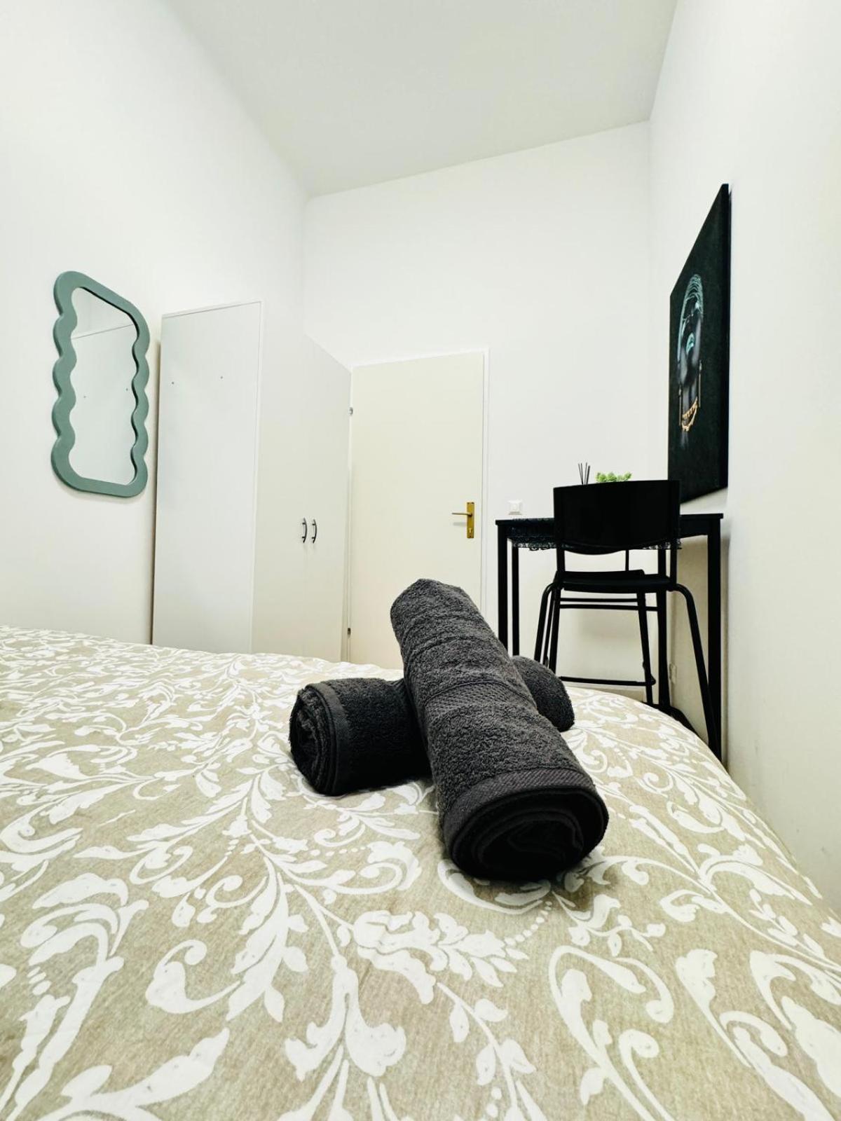 4br Shared With View Only 7- Min To Westbahnhof * Vienna