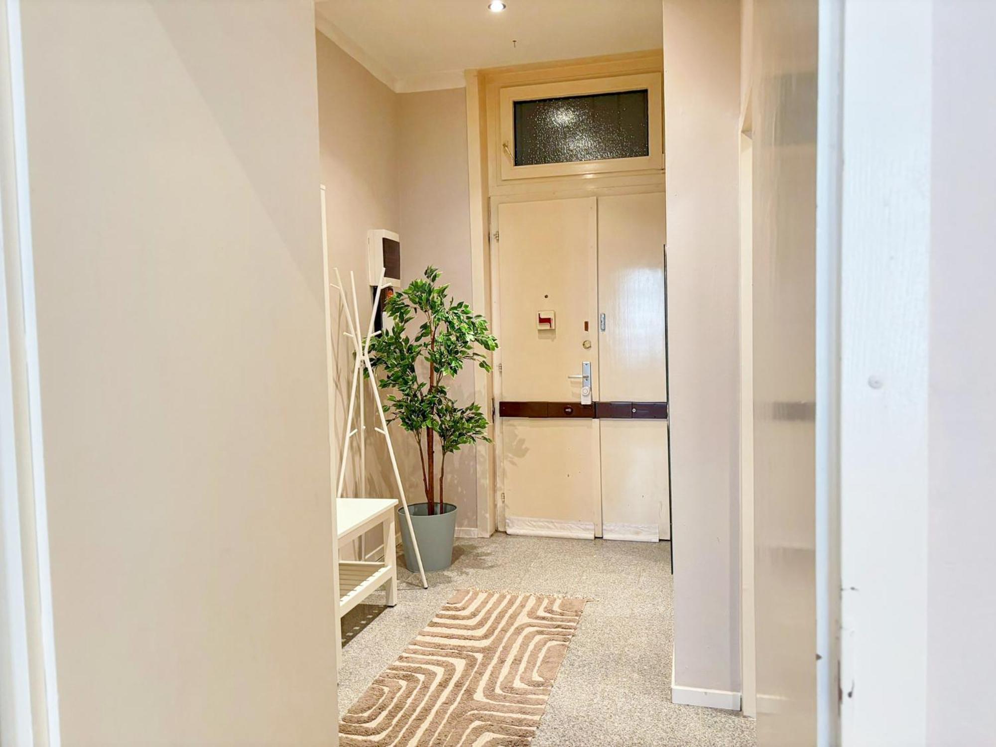Spacious And Near Metro I Close To Parks I Akh *