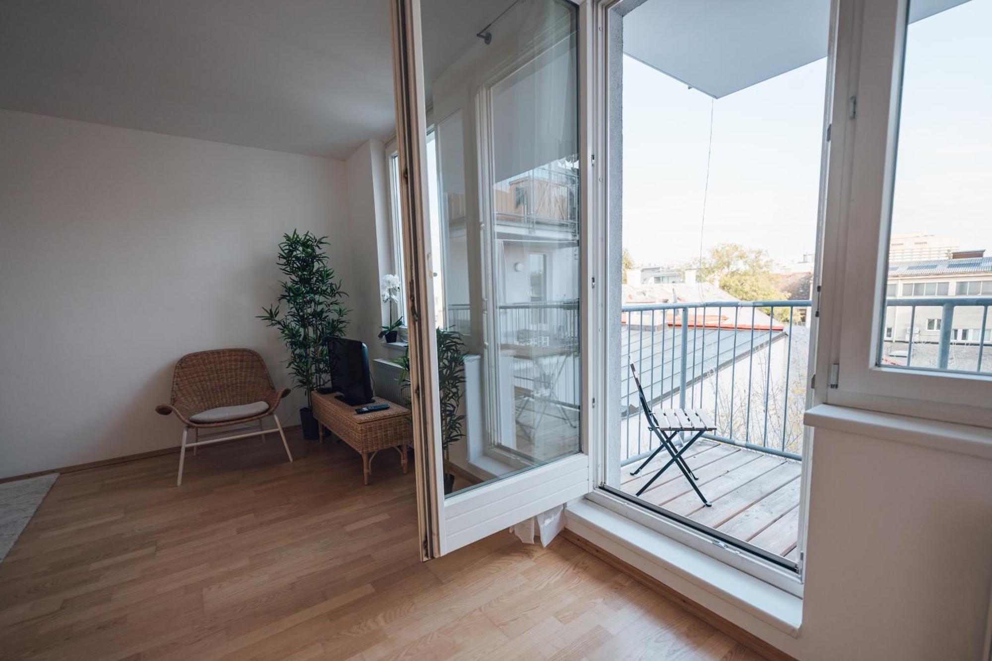 Beautiful With Balcony *