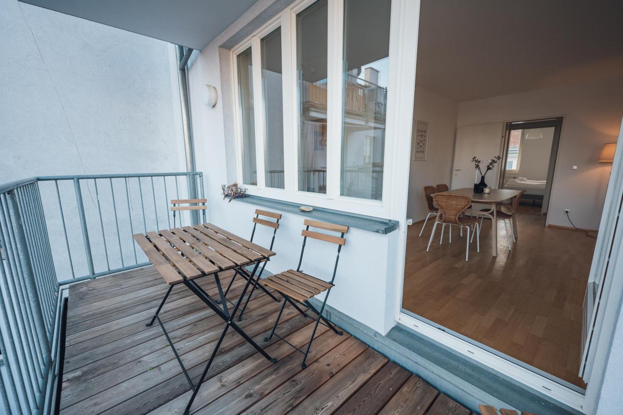 Beautiful With Balcony Apartment *