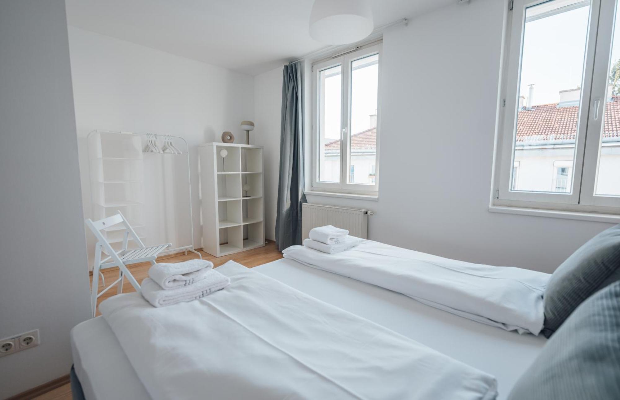Beautiful With Balcony Apartment Vienna