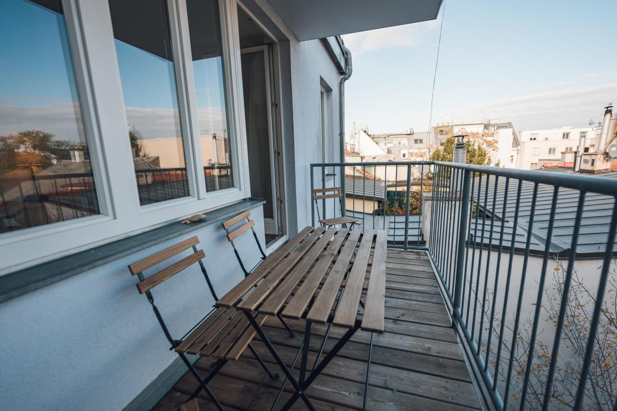 Apartment Beautiful With Balcony *