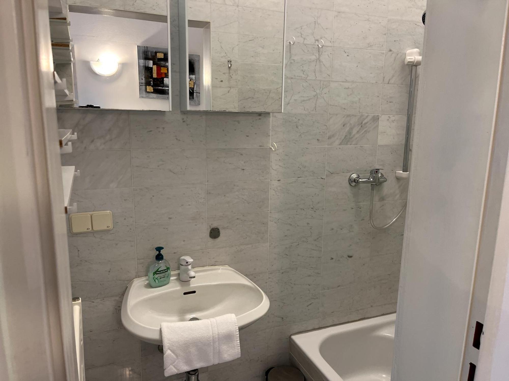 Cozy Two-bedroom Near Metro Appartamento *