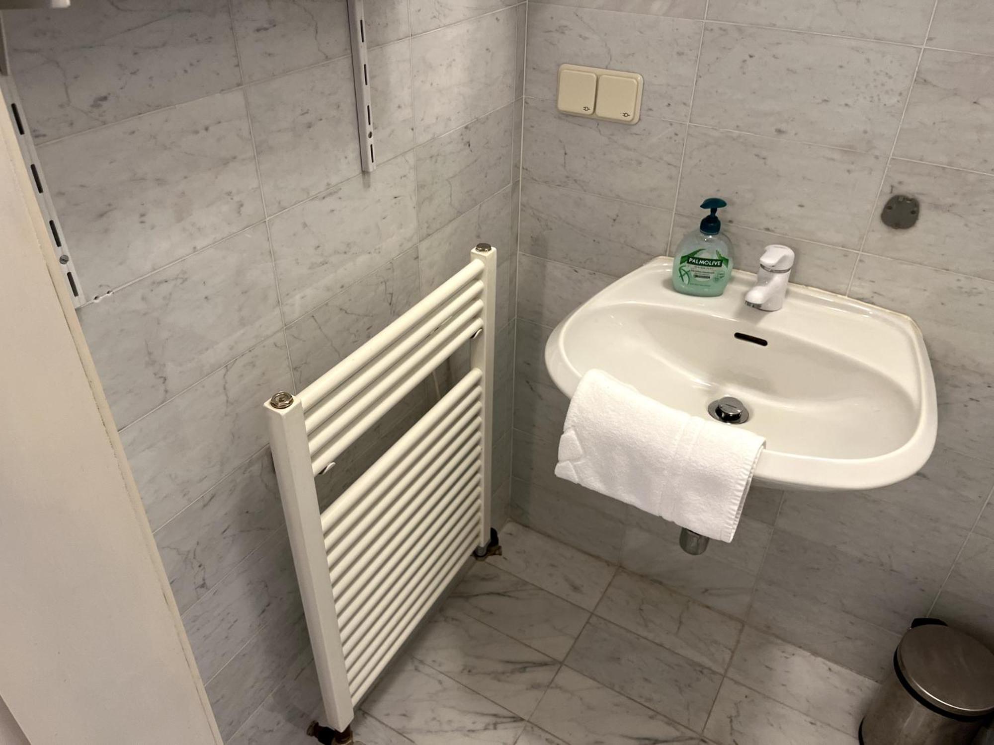 Appartamento Cozy Two-bedroom Near Metro *