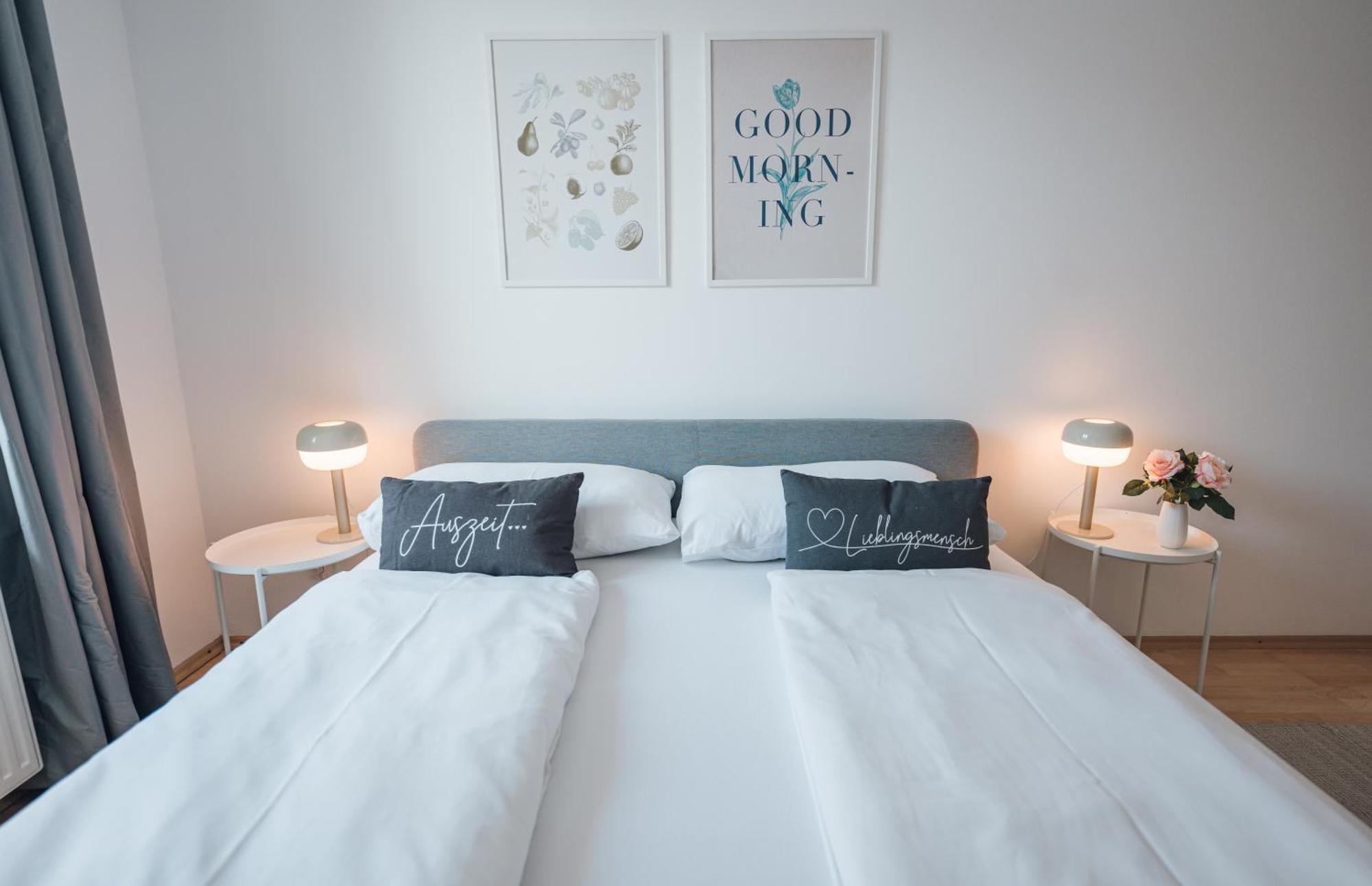 Beautiful With Balcony Apartment Vienna