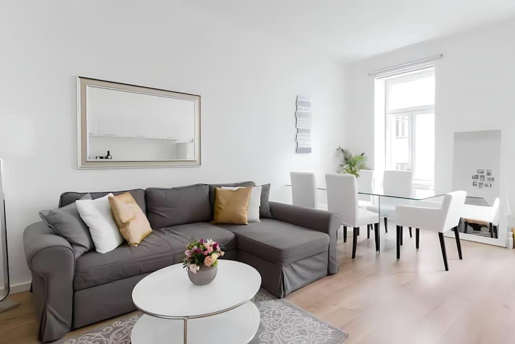 Relocation Or Expats, Only Long Term Stay! 2 Min To Metro Apartment