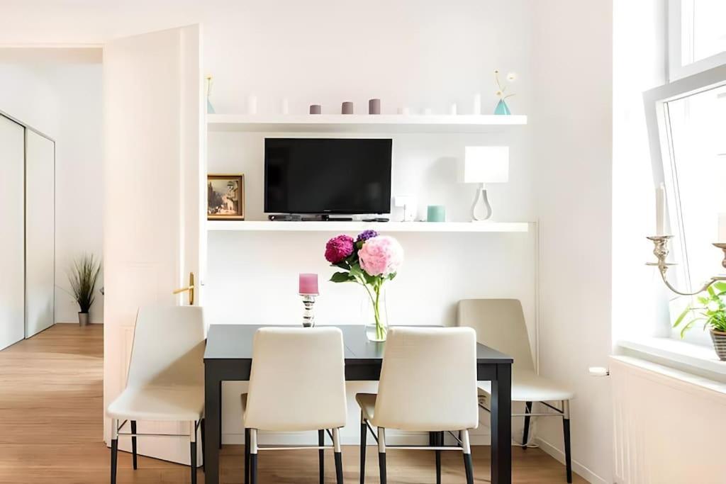 Relocation Or Expats, Only Long Term Stay! 2 Min To Metro Apartment Vienna