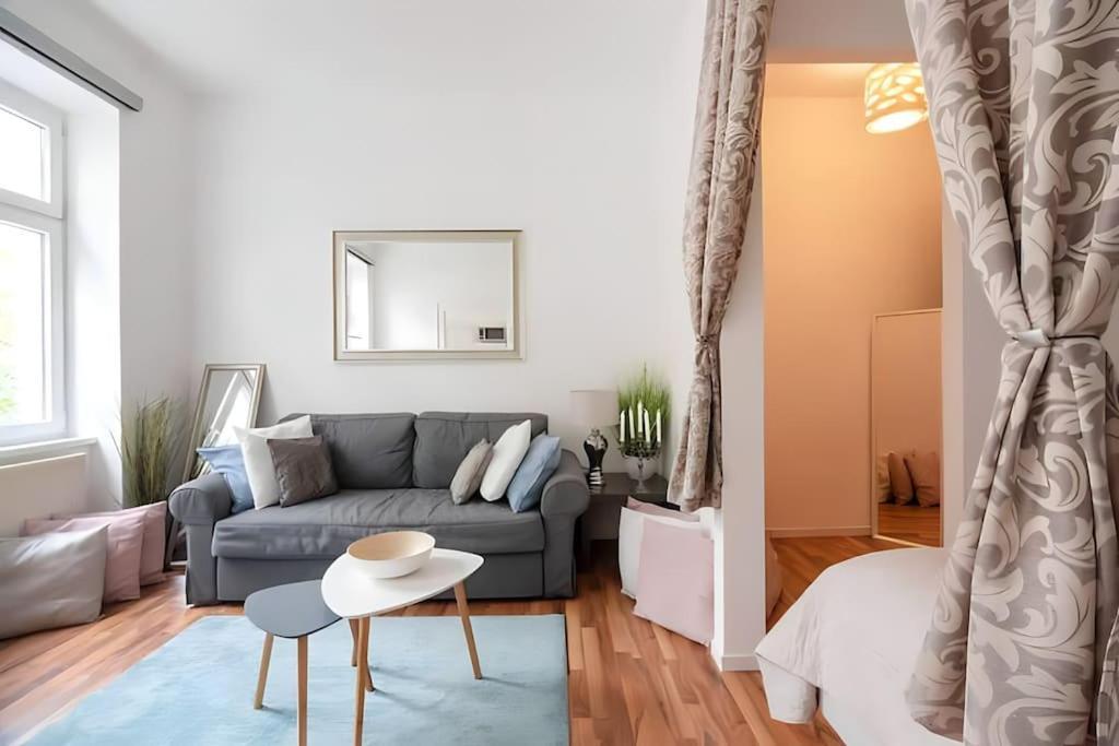 Apartment Relocation Or Expats, Only Long Term Stay! 2 Min To Metro Vienna