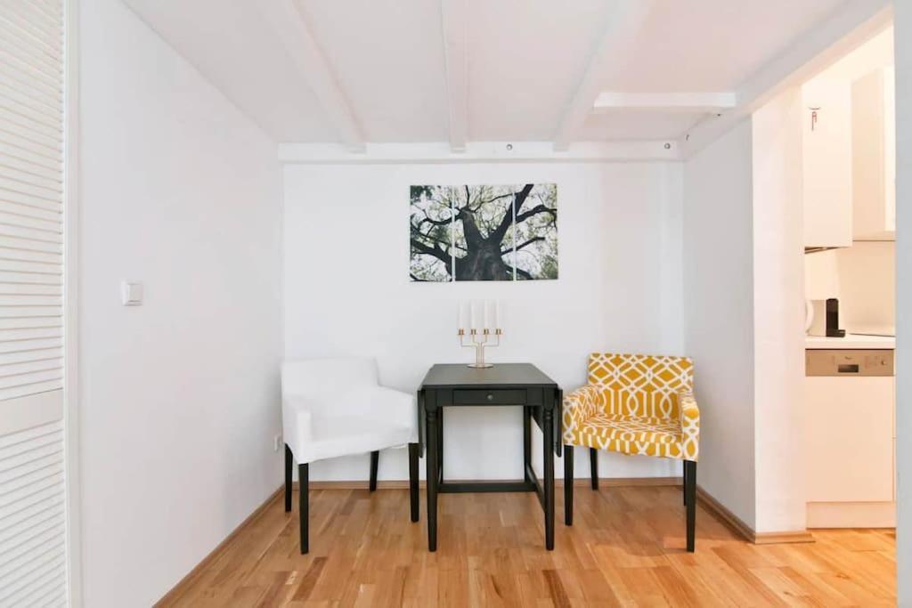 Apartment Relocation Or Expats, Only Long Term Stay! 2 Min To Metro Vienna