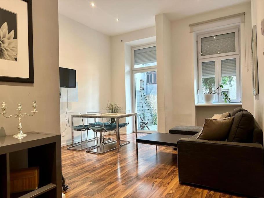Apartment Relocation Or Expats, Only Long Term Stay! 2 Min To Metro Vienna