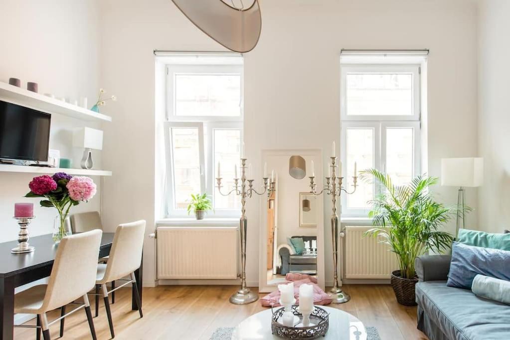 Apartment Relocation Or Expats, Only Long Term Stay! 2 Min To Metro Vienna