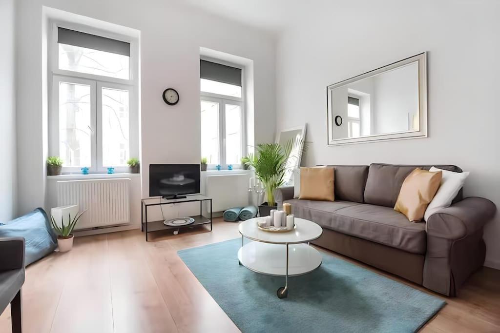 Relocation Or Expats, Only Long Term Stay! 2 Min To Metro * Vienna