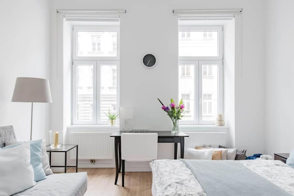 Apartment Relocation Or Expats, Only Long Term Stay! 2 Min To Metro Vienna