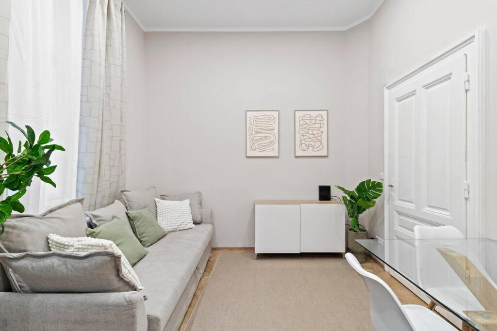 Apartment Next To Mariahilferstrasse I Bars, Cafe I Fast Wifi Wien