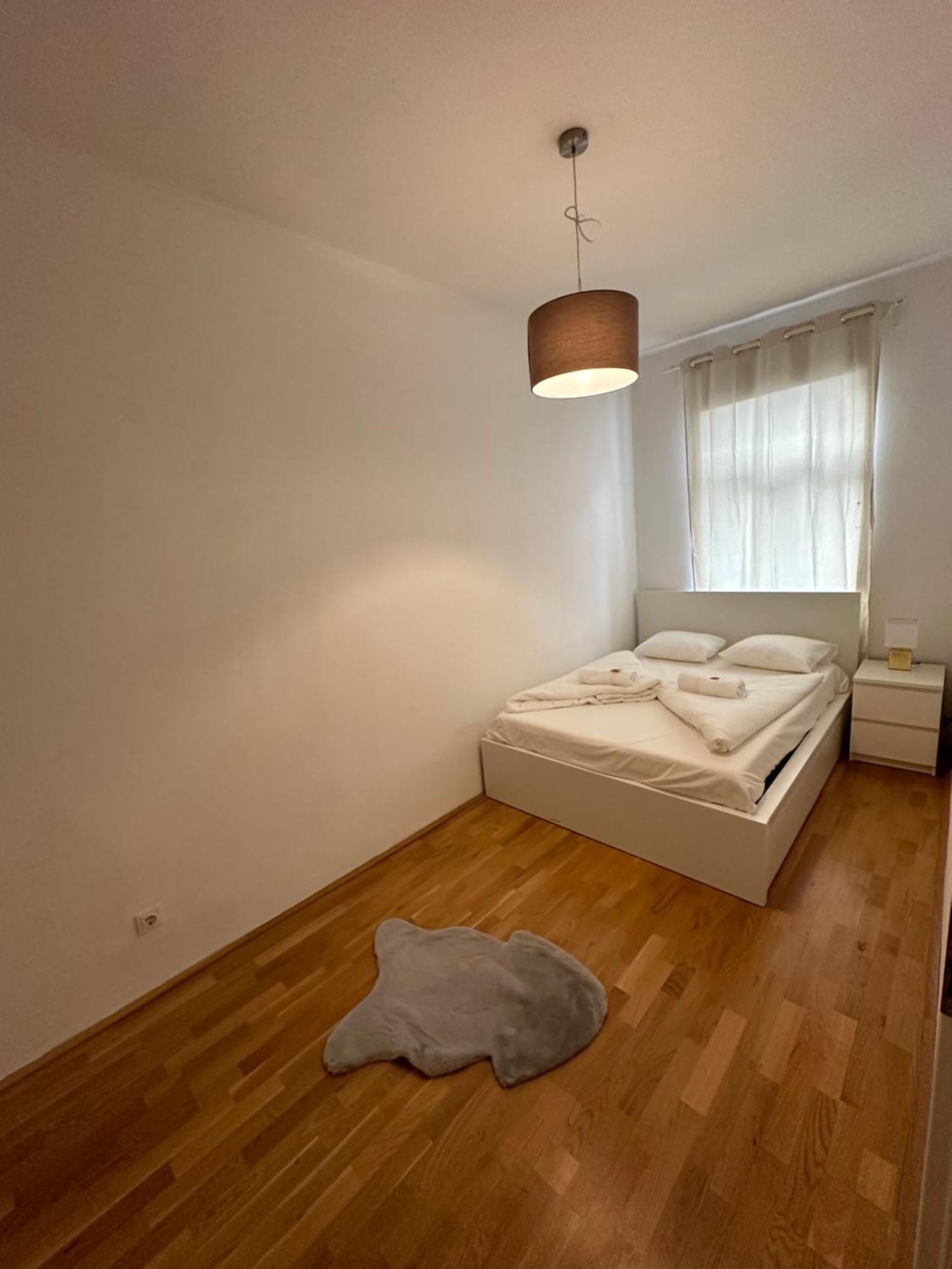 Cozy Three-room 14 * Wien