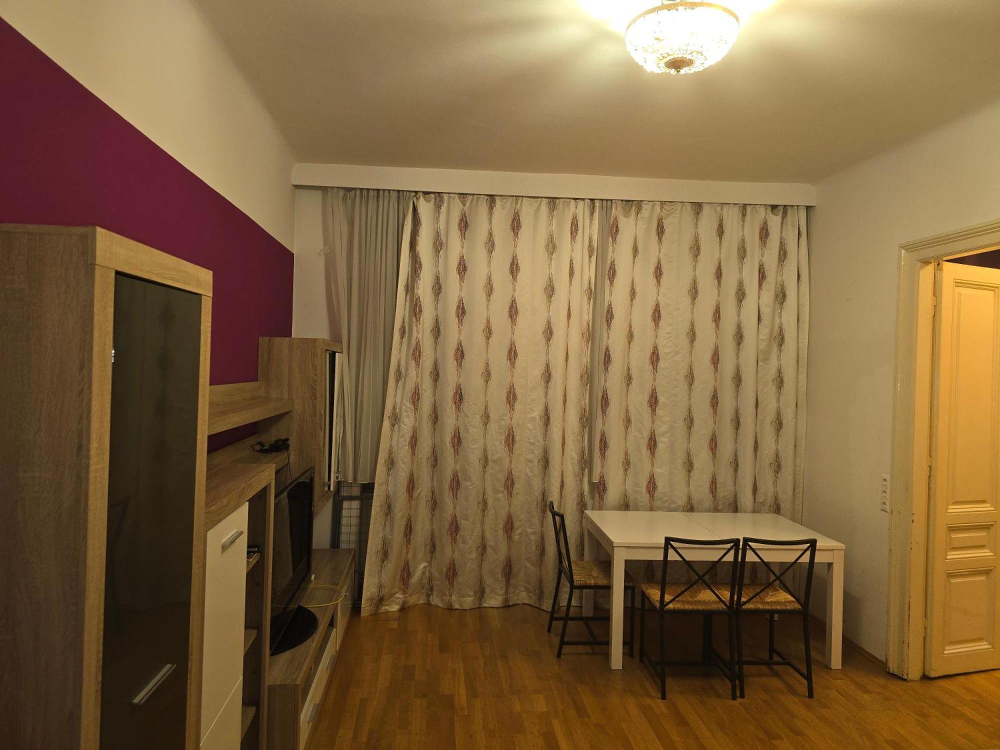 1080 Apartment *