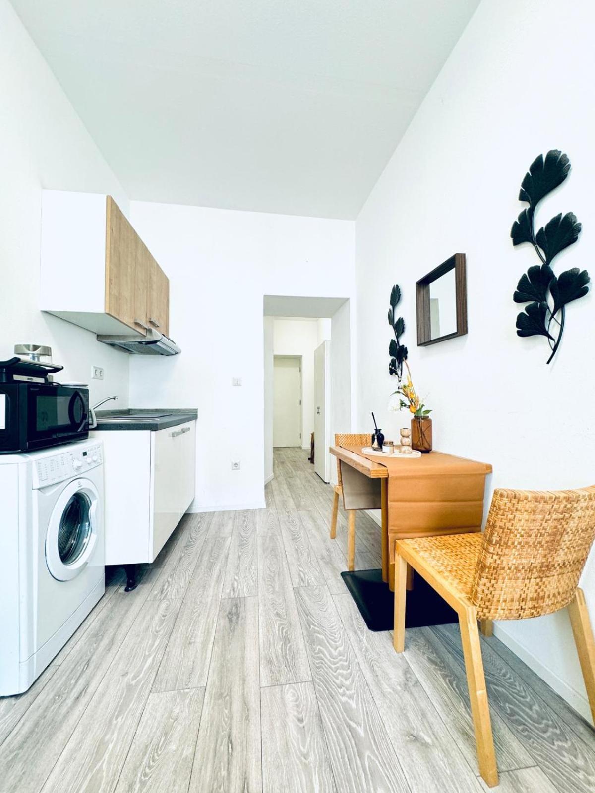 Cozy Apt, 15-min Drive To Schoenbrunn Appartamento