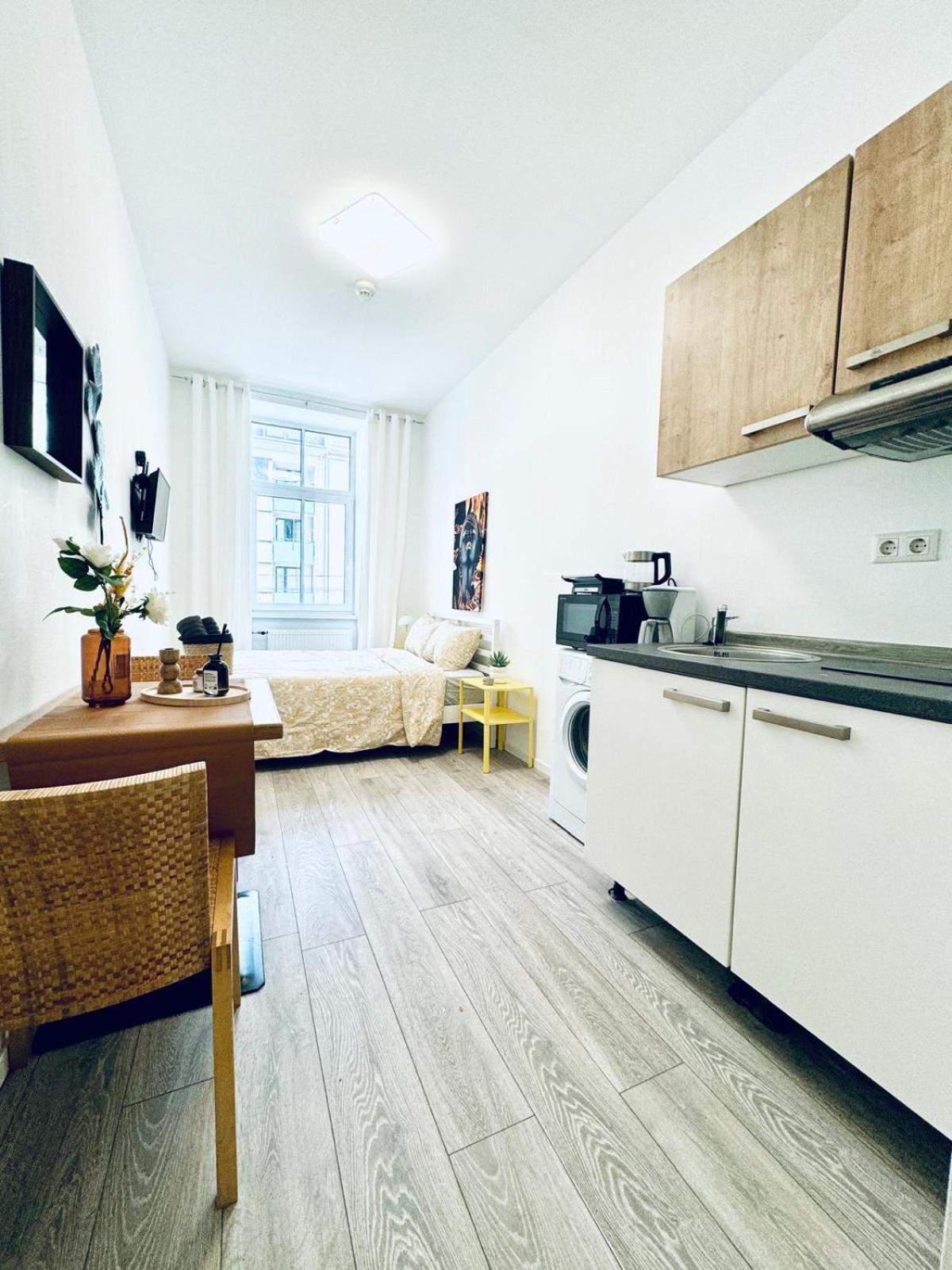 Appartamento Cozy Apt, 15-min Drive To Schoenbrunn