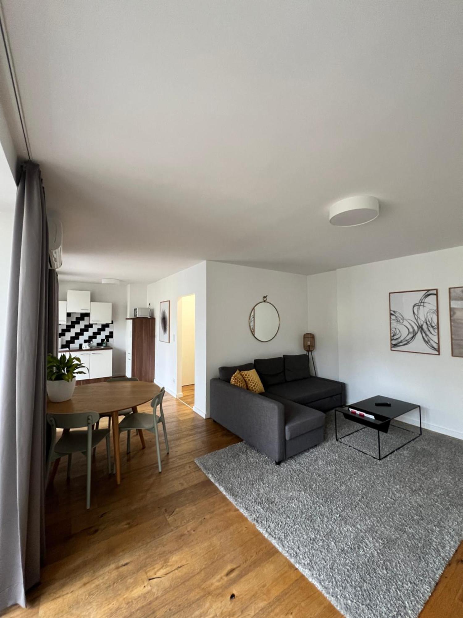 Dowa Apartment *