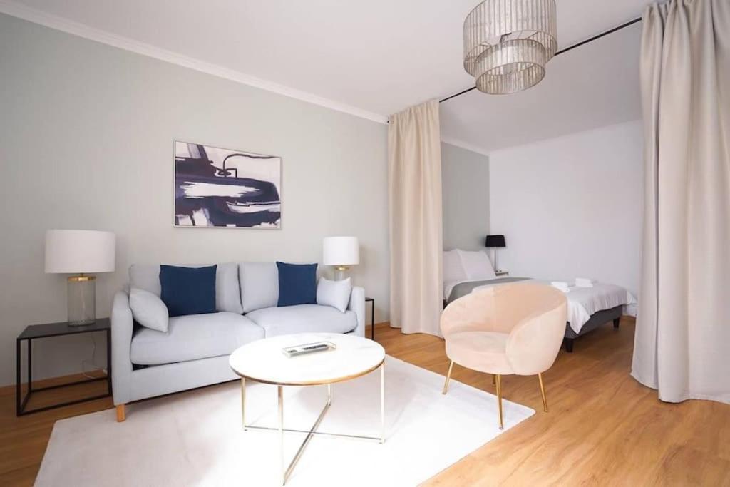 In Der Innenstadt I 3 Minutes To Metro Apartment *