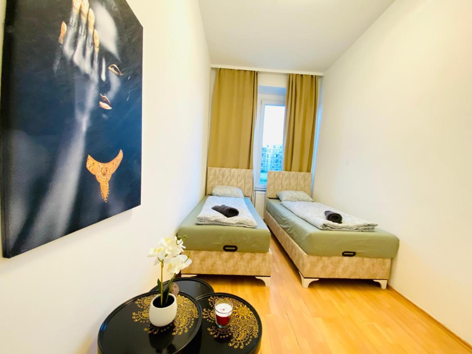 Bright 5br Shared W Great Transport Link Apartment Vienna