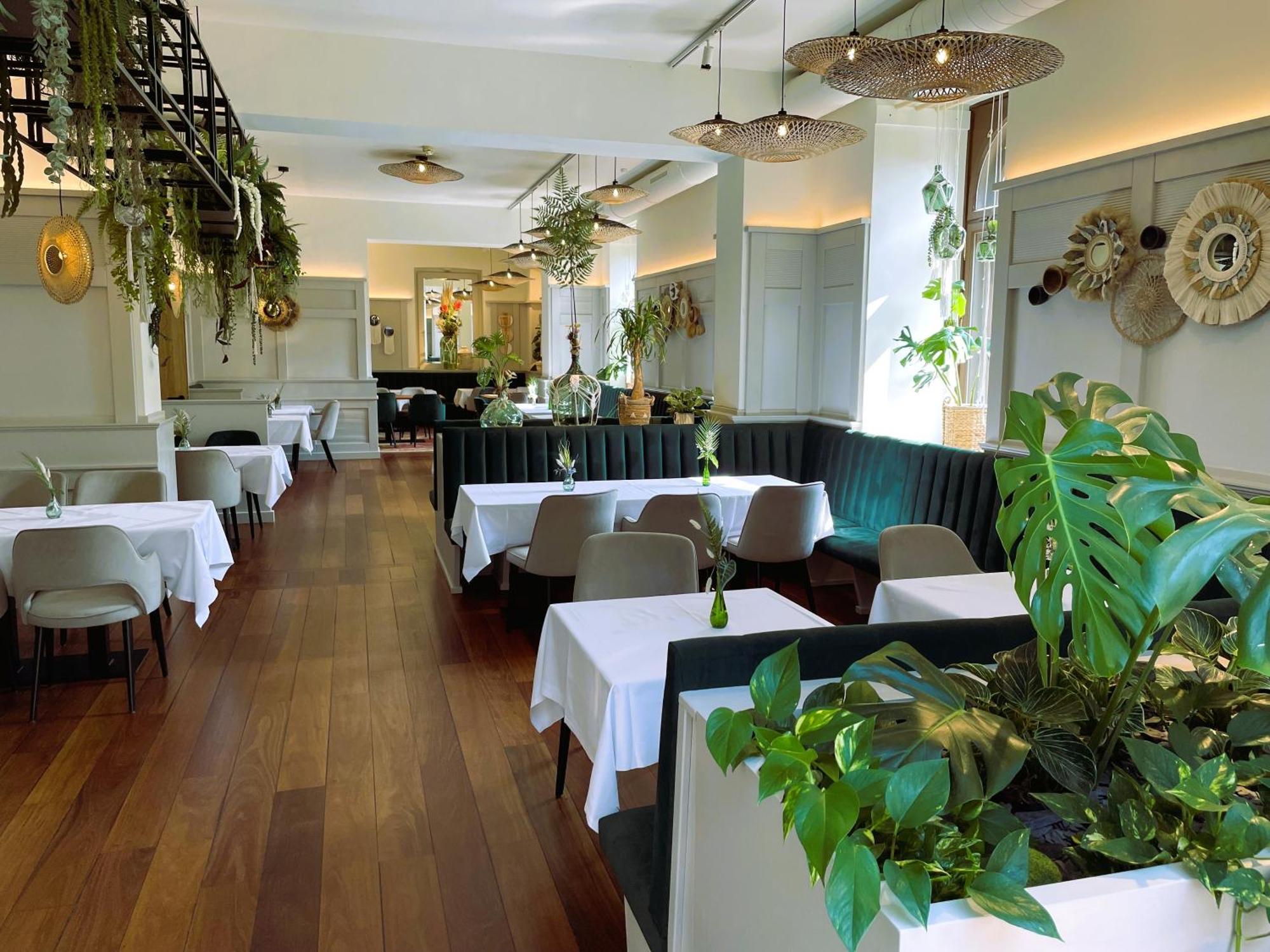 Vive & Restaurant *