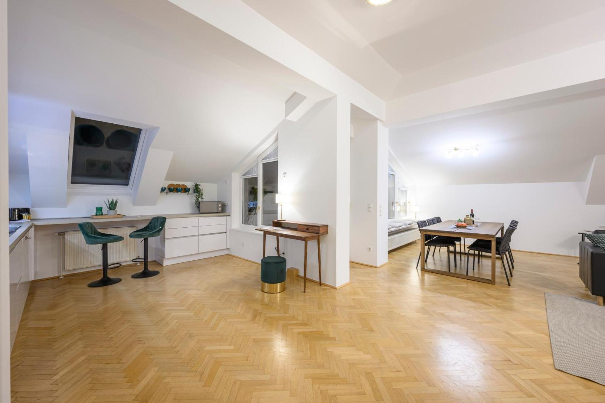 Apartment Rooftop Haven 120m, 3br, Terrace, Views! Vienna
