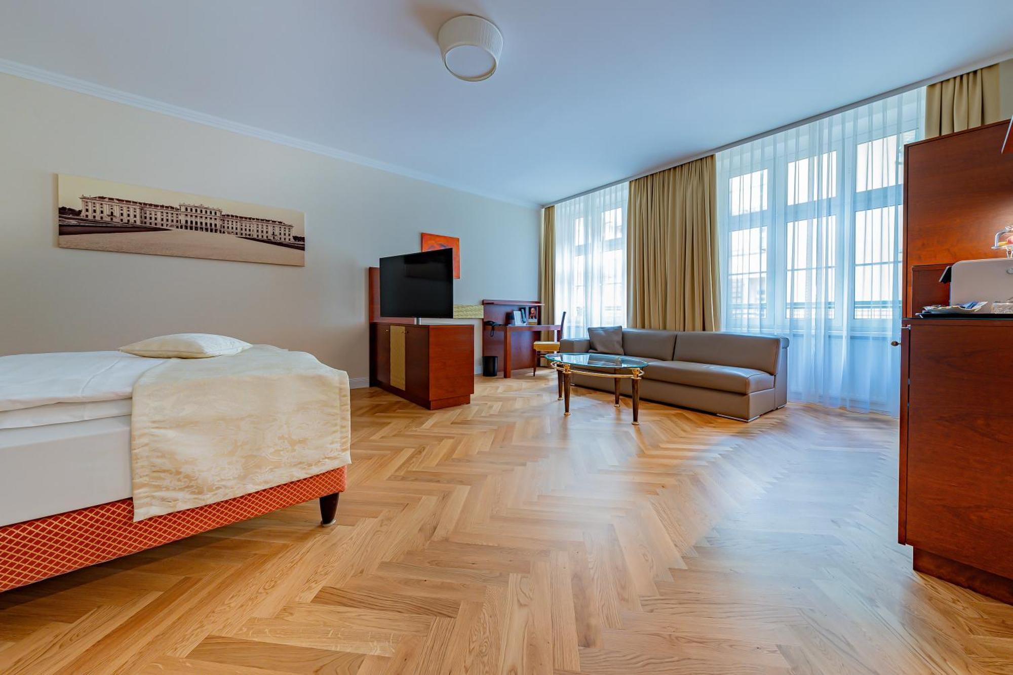 Hotel Josefshof Am Rathaus 4*
