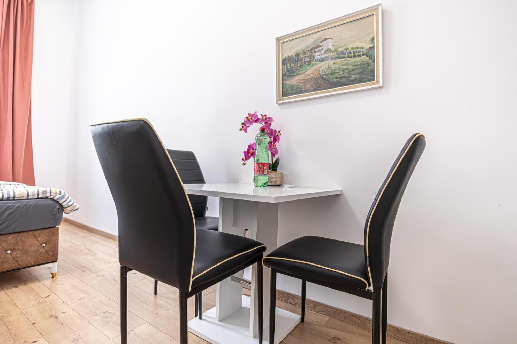 Hostel 6 Min To Amusement Park - Economy In Shared