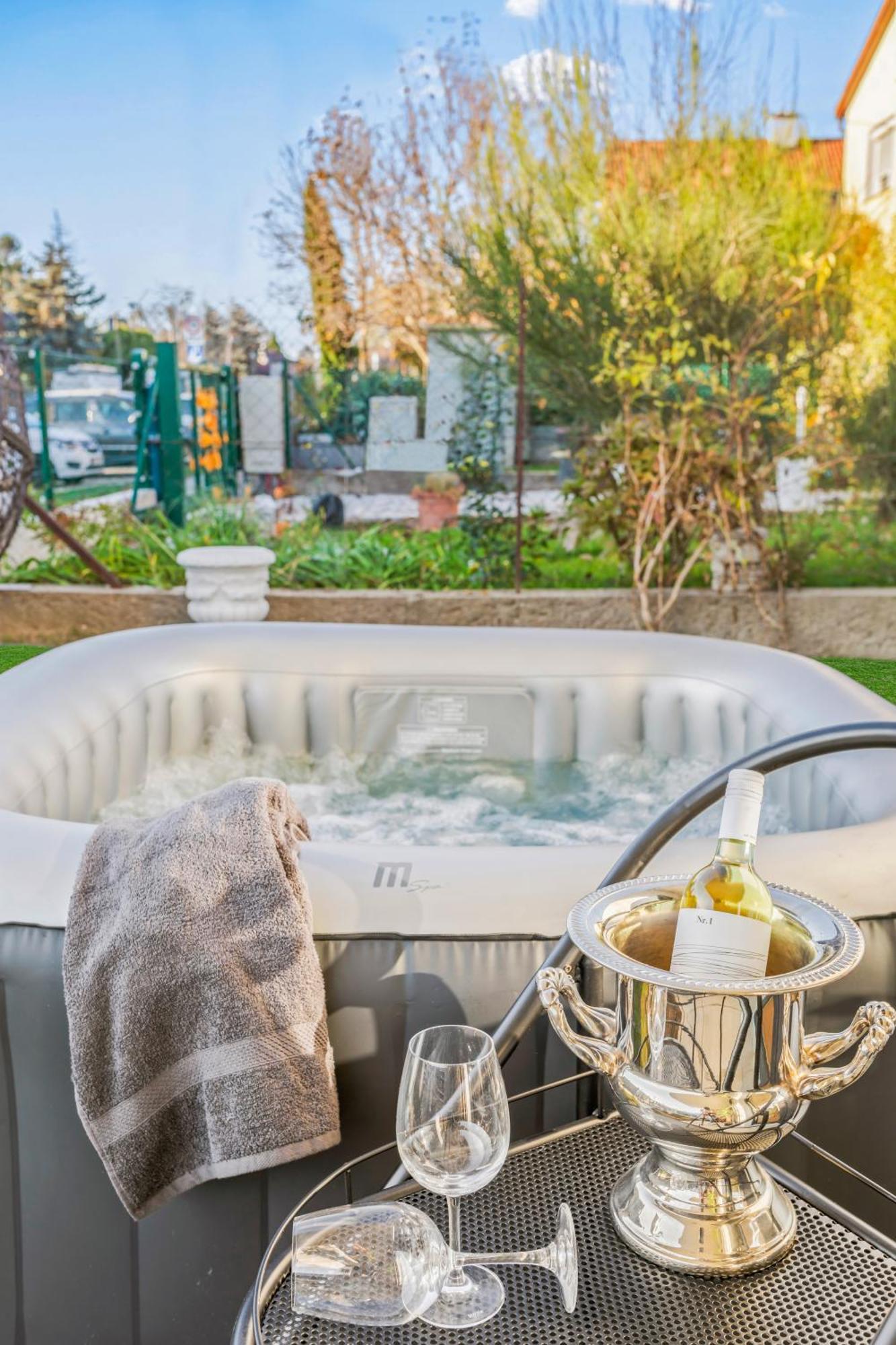 - Whirlpool Garden - Free Parking - Wifi *