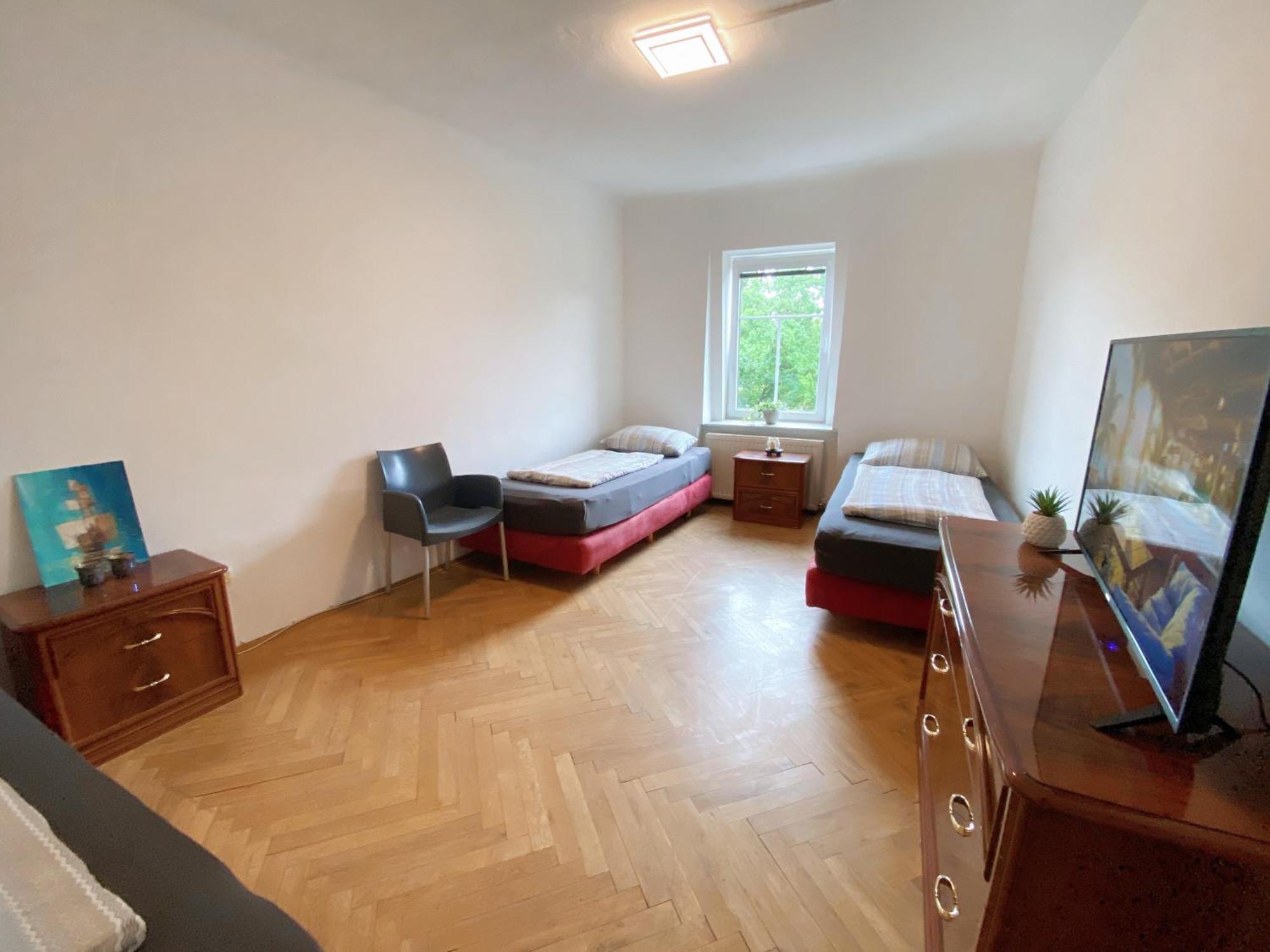Royal Retreat - Steps From Schoenbrunn Palace!! Albergue *