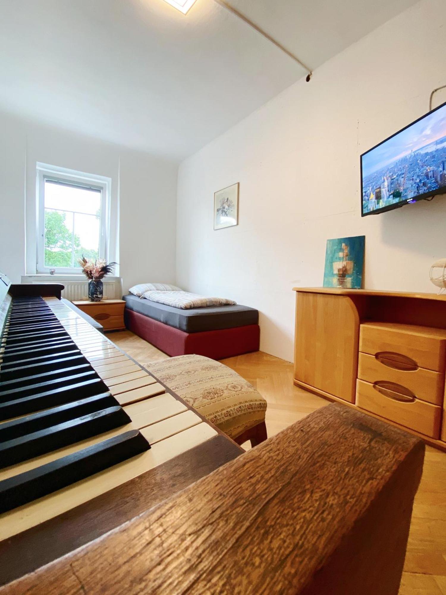 Royal Retreat - Steps From Schoenbrunn Palace!! Albergue