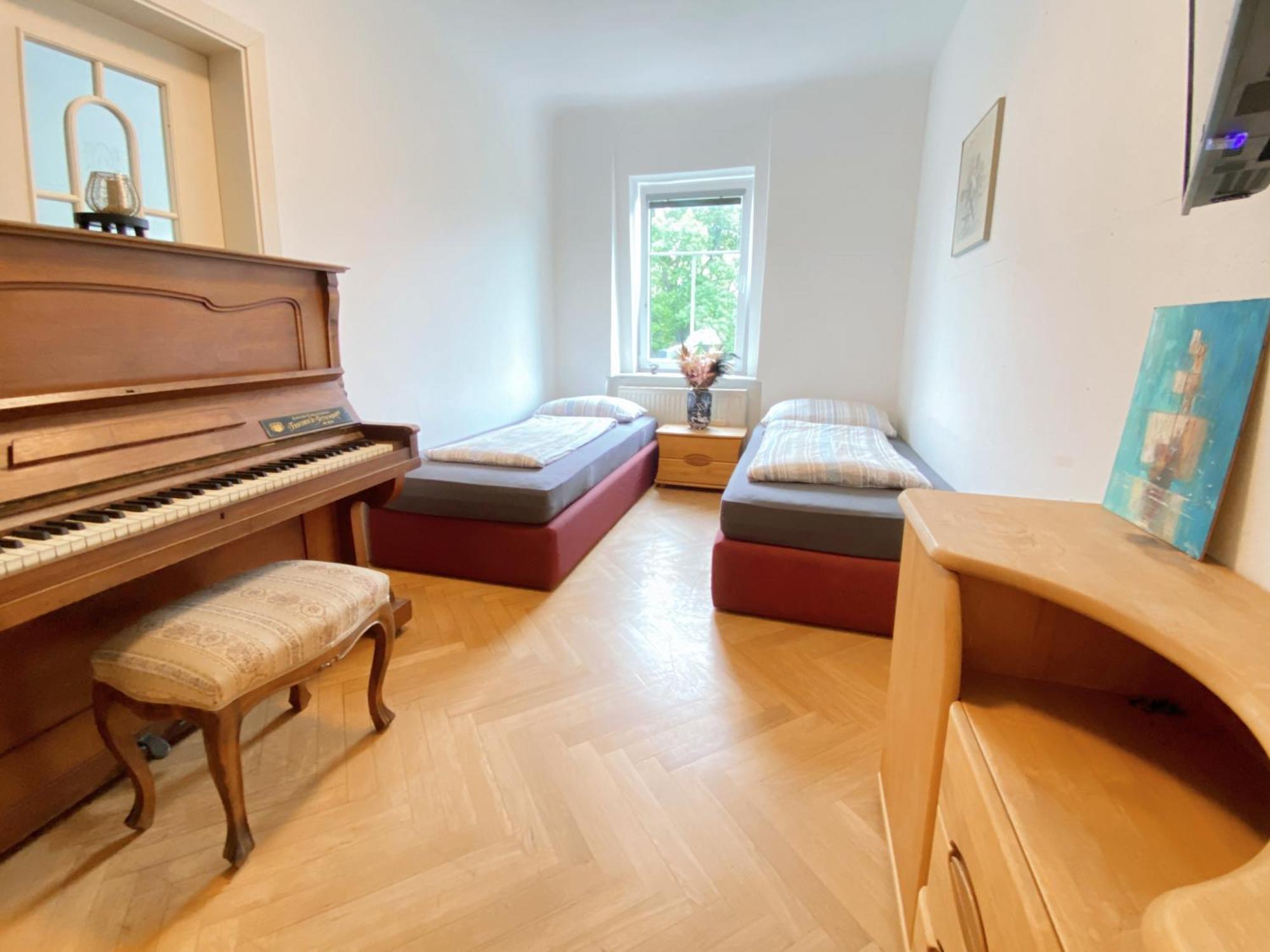 Royal Retreat - Steps From Schoenbrunn Palace!! Albergue *