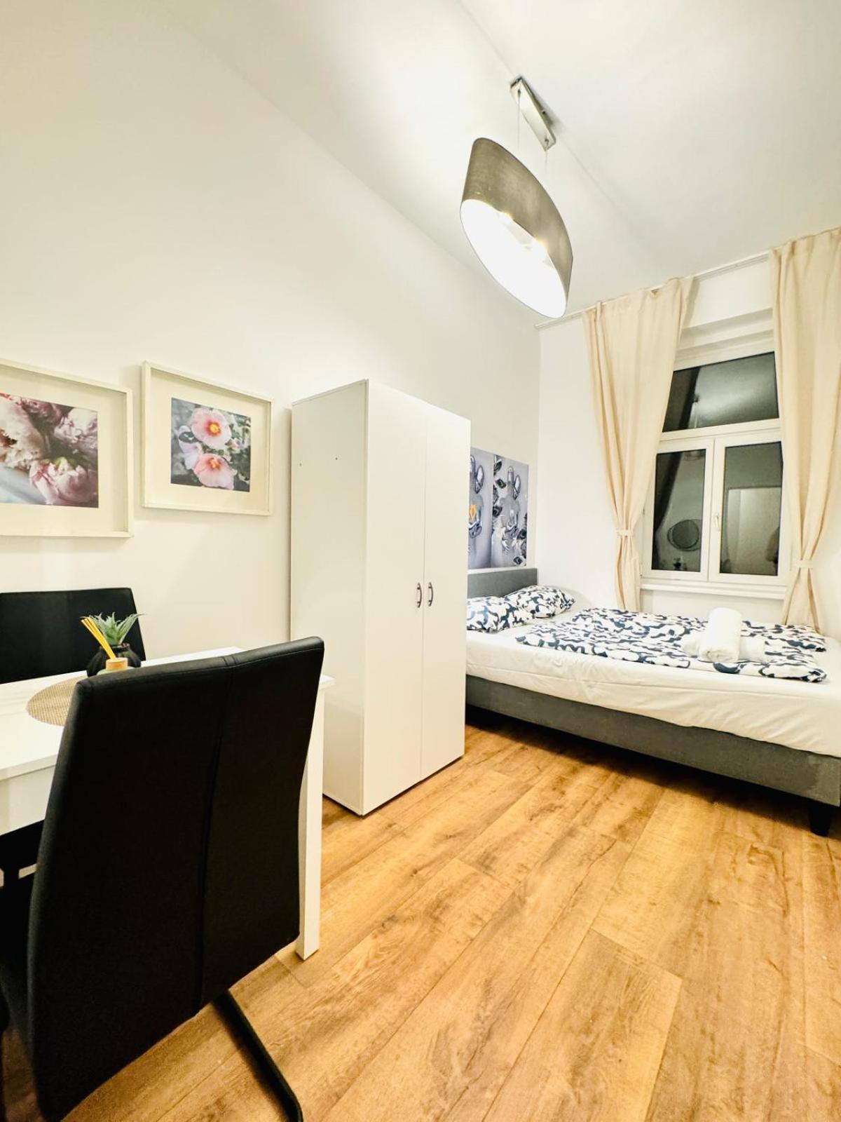 Apartment Charming 5br Shared Apt, Minutes From Atzgersdorf Vienna