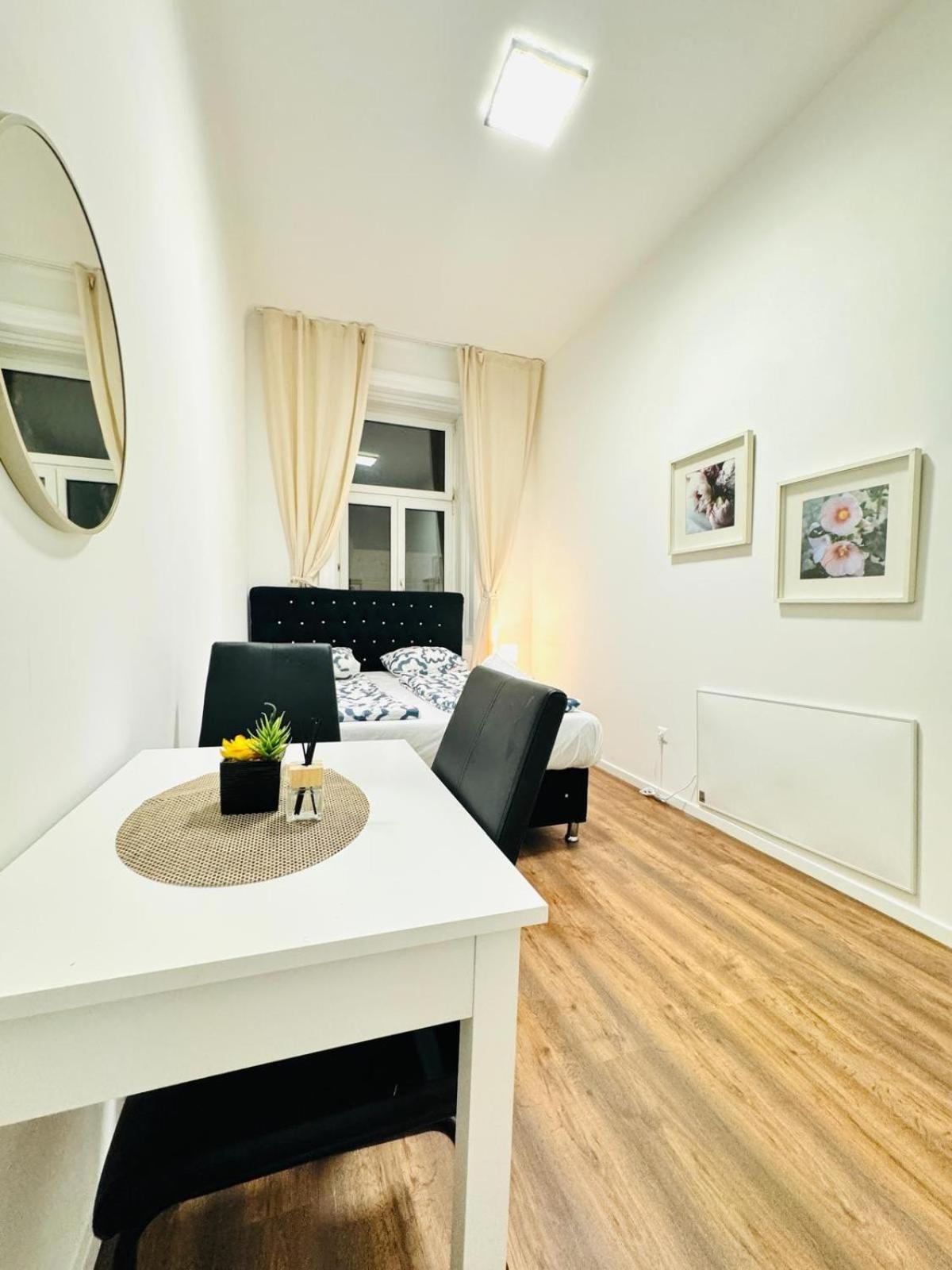 Apartment Affordable 5 Bedroom Apartment, Near Atzgersdorf Park *