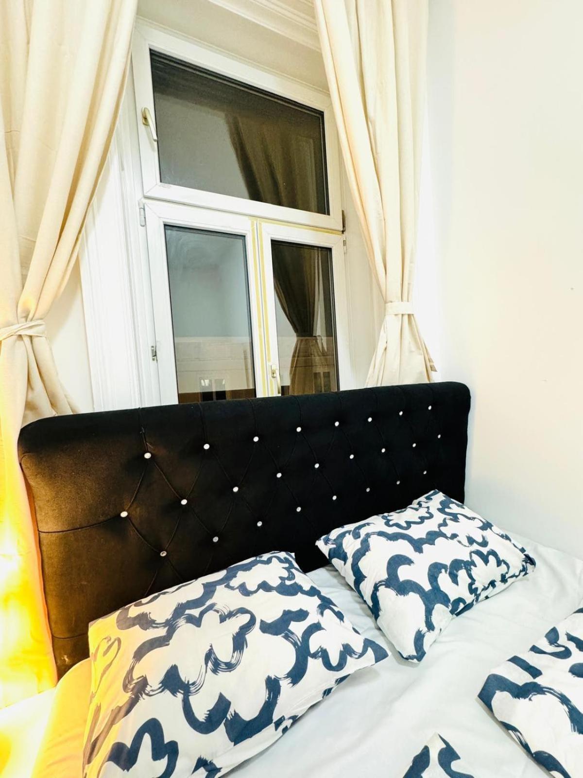 Affordable 5 Bedroom Apartment, Near Atzgersdorf Park Apartment