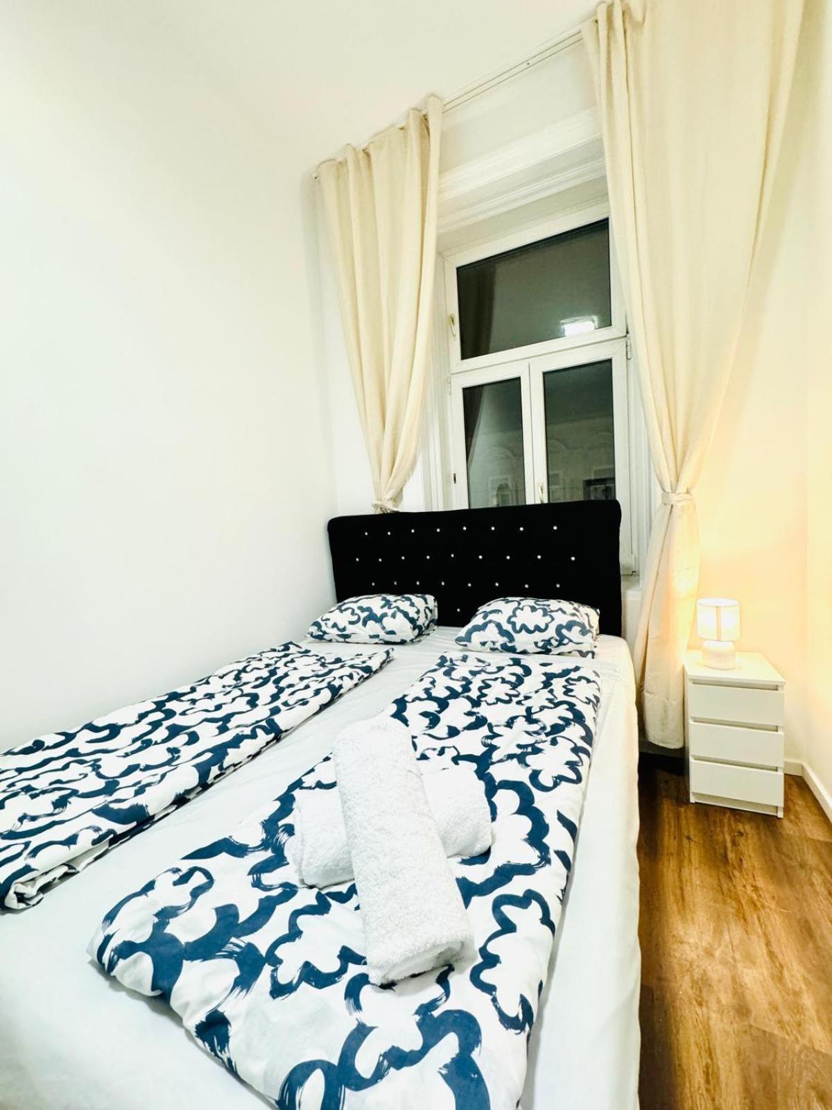 Apartment Affordable 5 Bedroom Apartment, Near Atzgersdorf Park Vienna