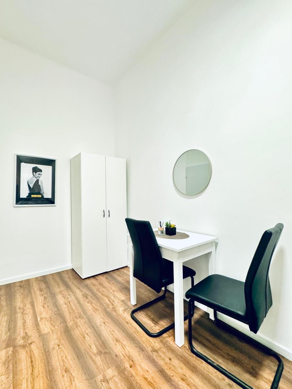 Affordable 5 Bedroom Apartment, Near Atzgersdorf Park *