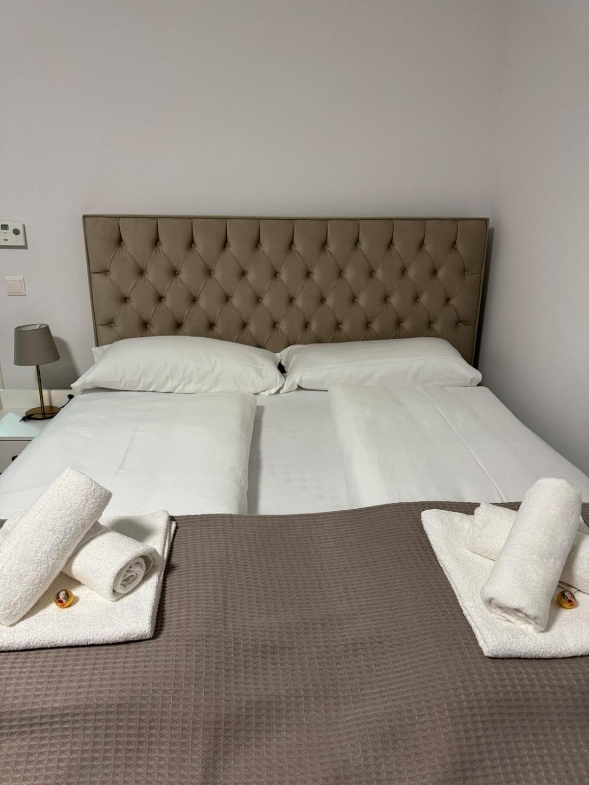 New! Centrally Located 5 Appartamento