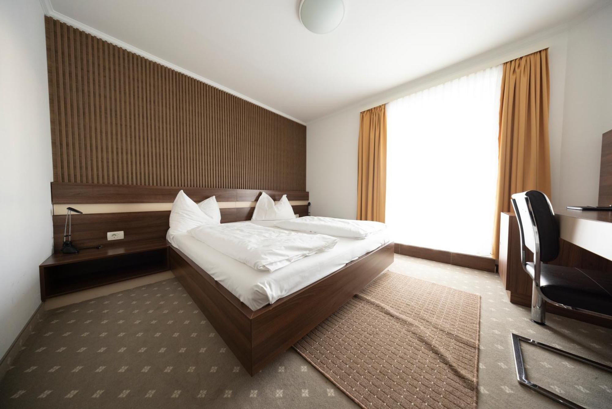 Hotel Primus & 3*
